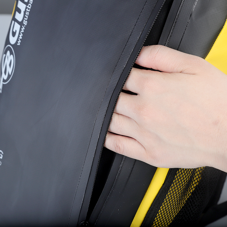 Isolated Side Packet with Zipper