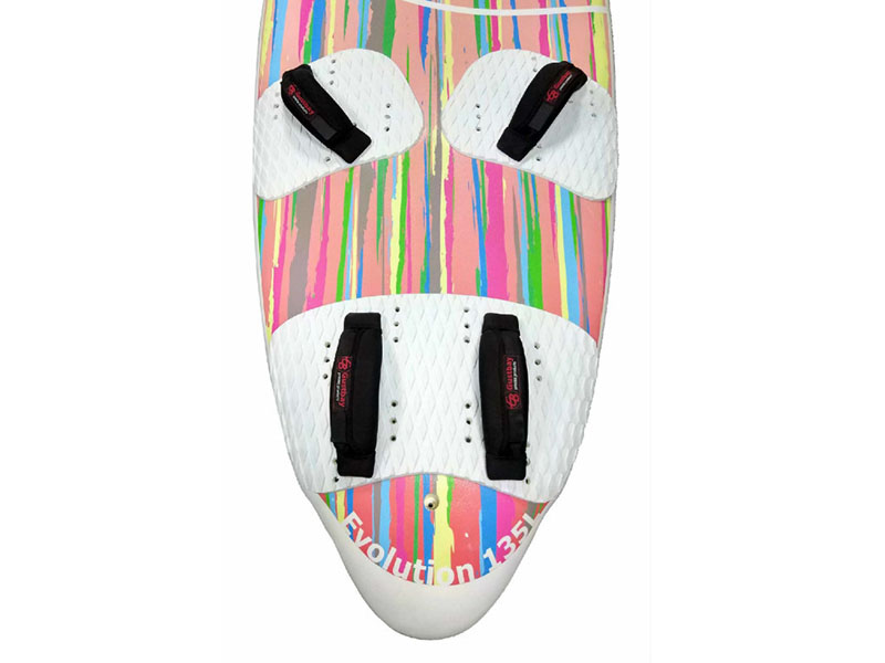 含多个脚带孔位, 适合不同帆友的需要