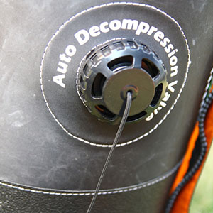 Gustaby Inflatable Tent auto de-compression valve